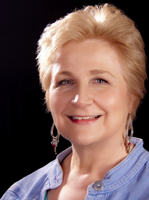 Elizabeth Loupas headshot
