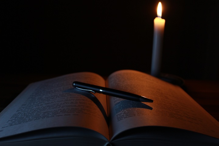 book-pencil-light-guitar-old-dark-498594-pxhere.com