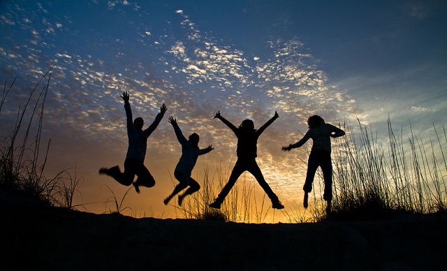 jumping-silhouettes-antoine-gady@flickr-authenticity