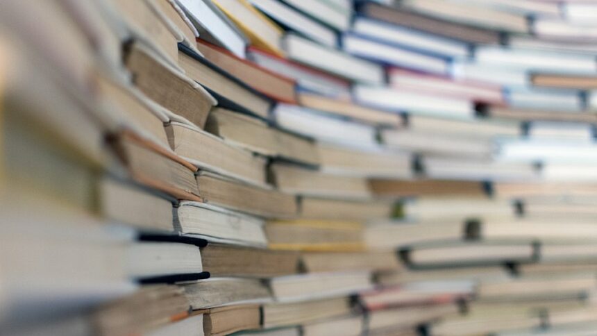 1024px-Many_Old_books