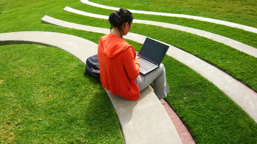 "Studying outside Gleeson" by danisabella is licensed under CC BY 2.0.